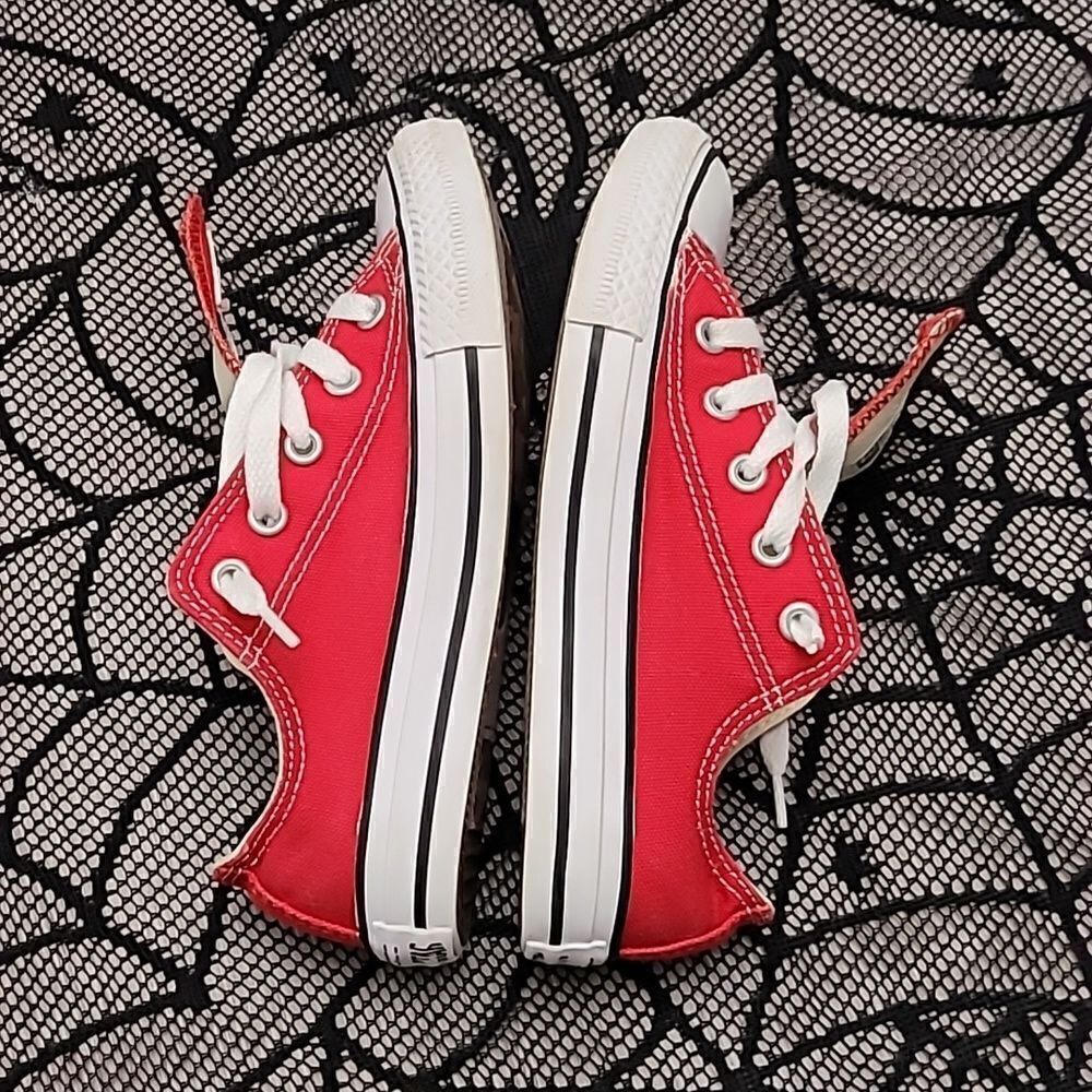 Red Low Top Chuck Taylor's All Star Youth Size 1 - Picture 6 of 10